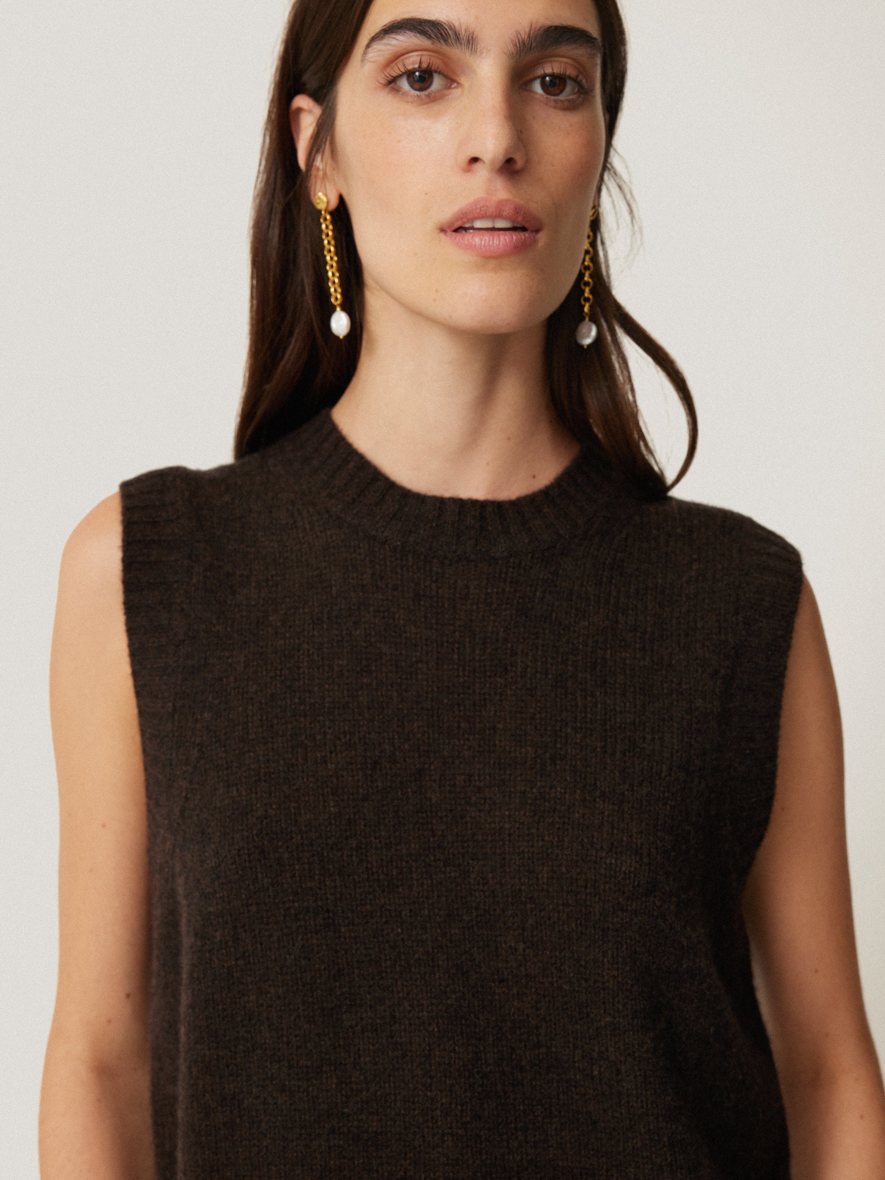 Cashmere Crew Neck Tank | Dark Brown - Image 4