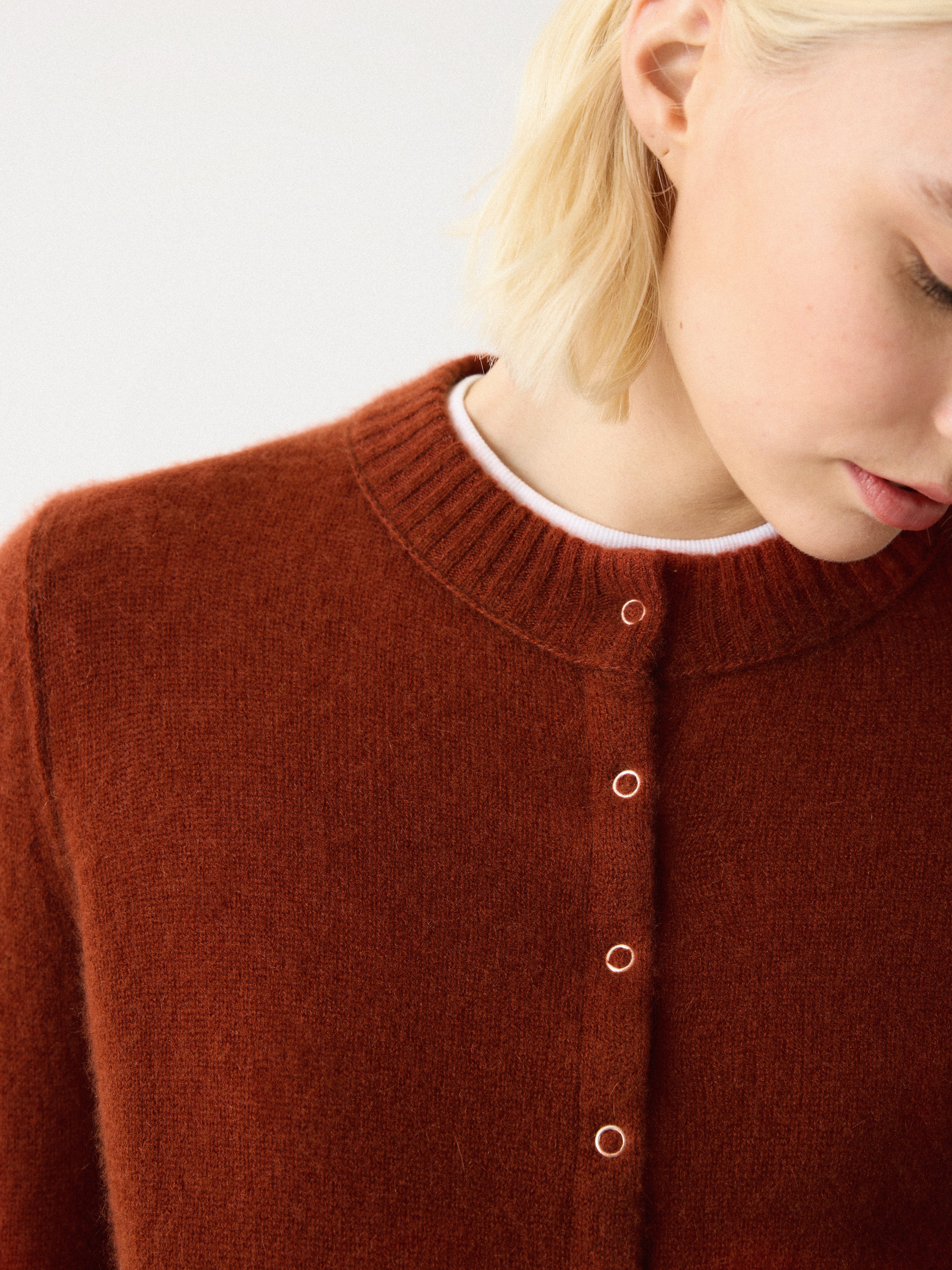 Cloud Cashmere Petersham Cardi | Auburn - Image 4