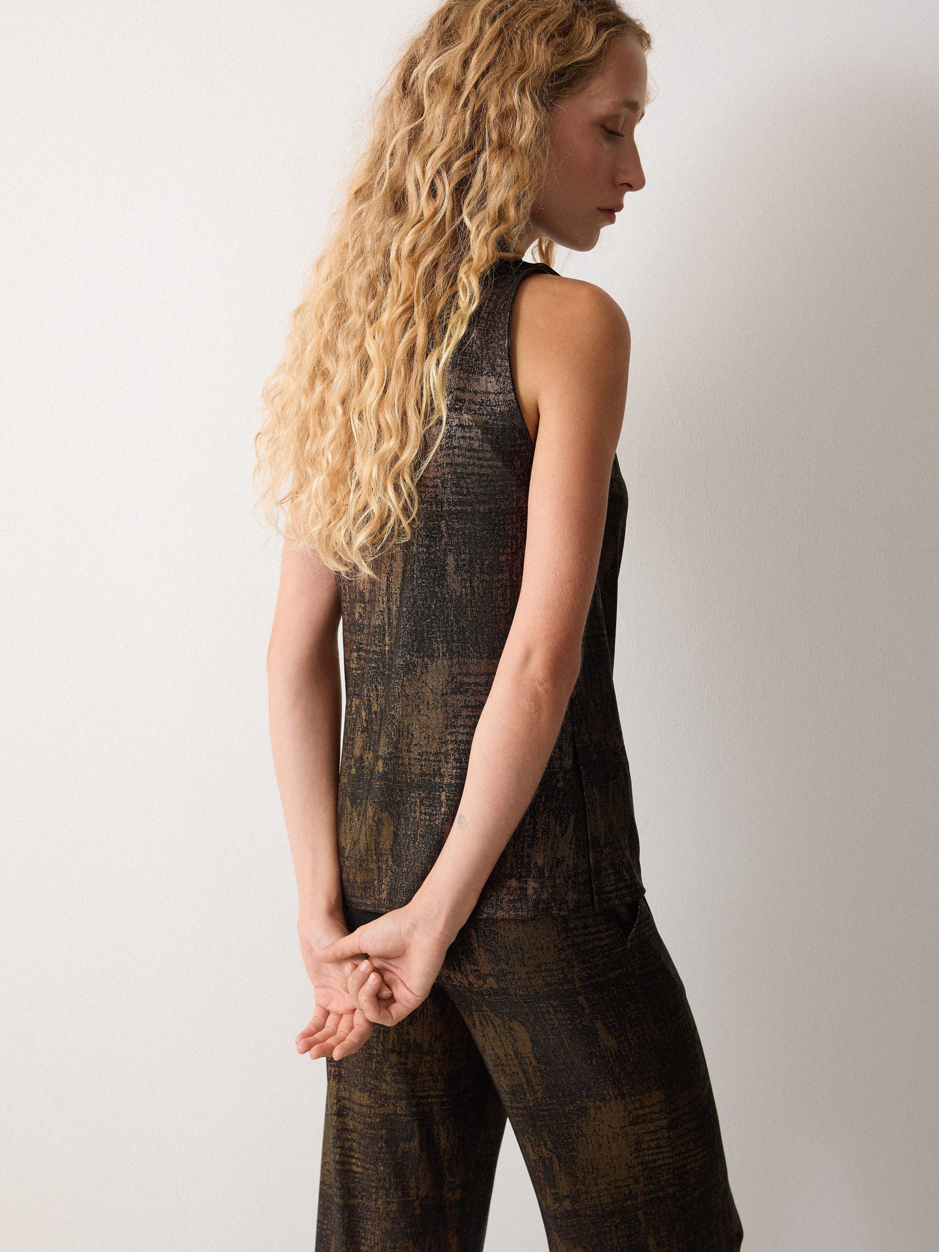 Crackle Gold Slit Top | Gold - Image 3