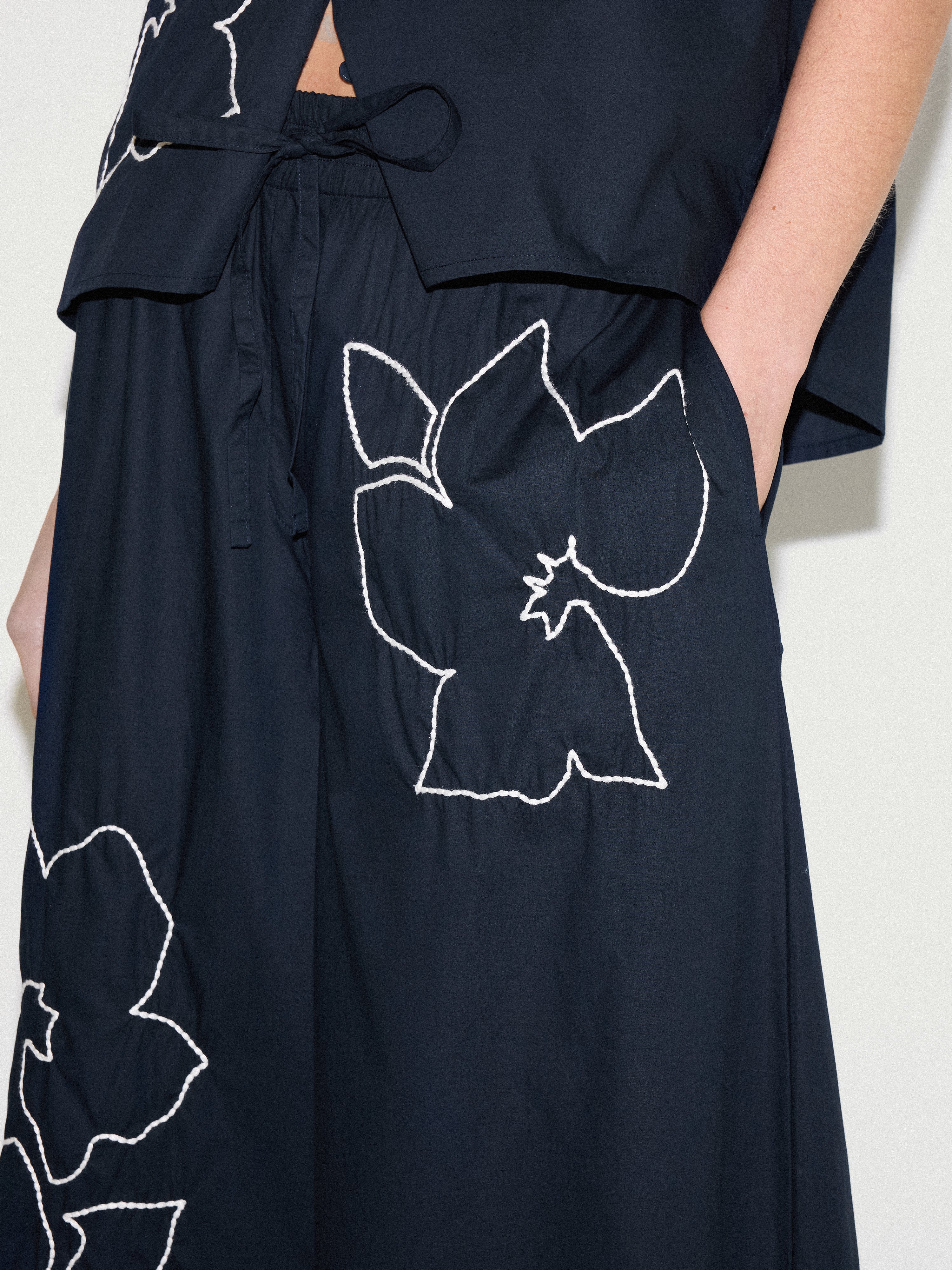 Cut Out Embroidery Trouser | Navy - Image 3