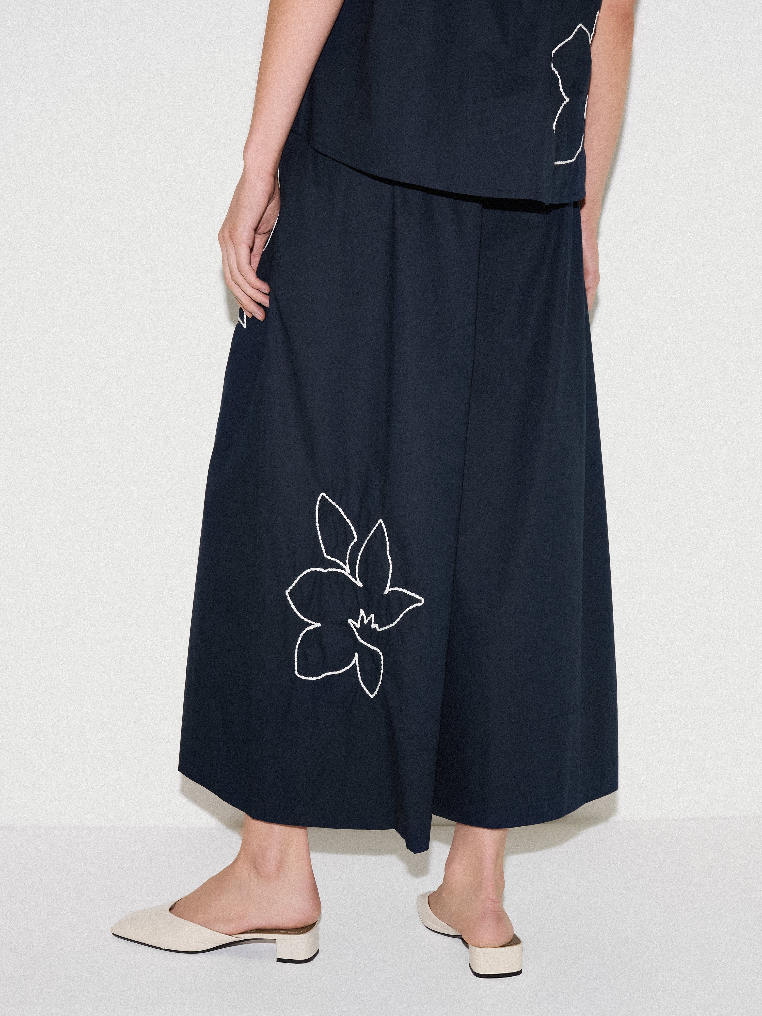 Cut Out Embroidery Trouser | Navy - Image 4