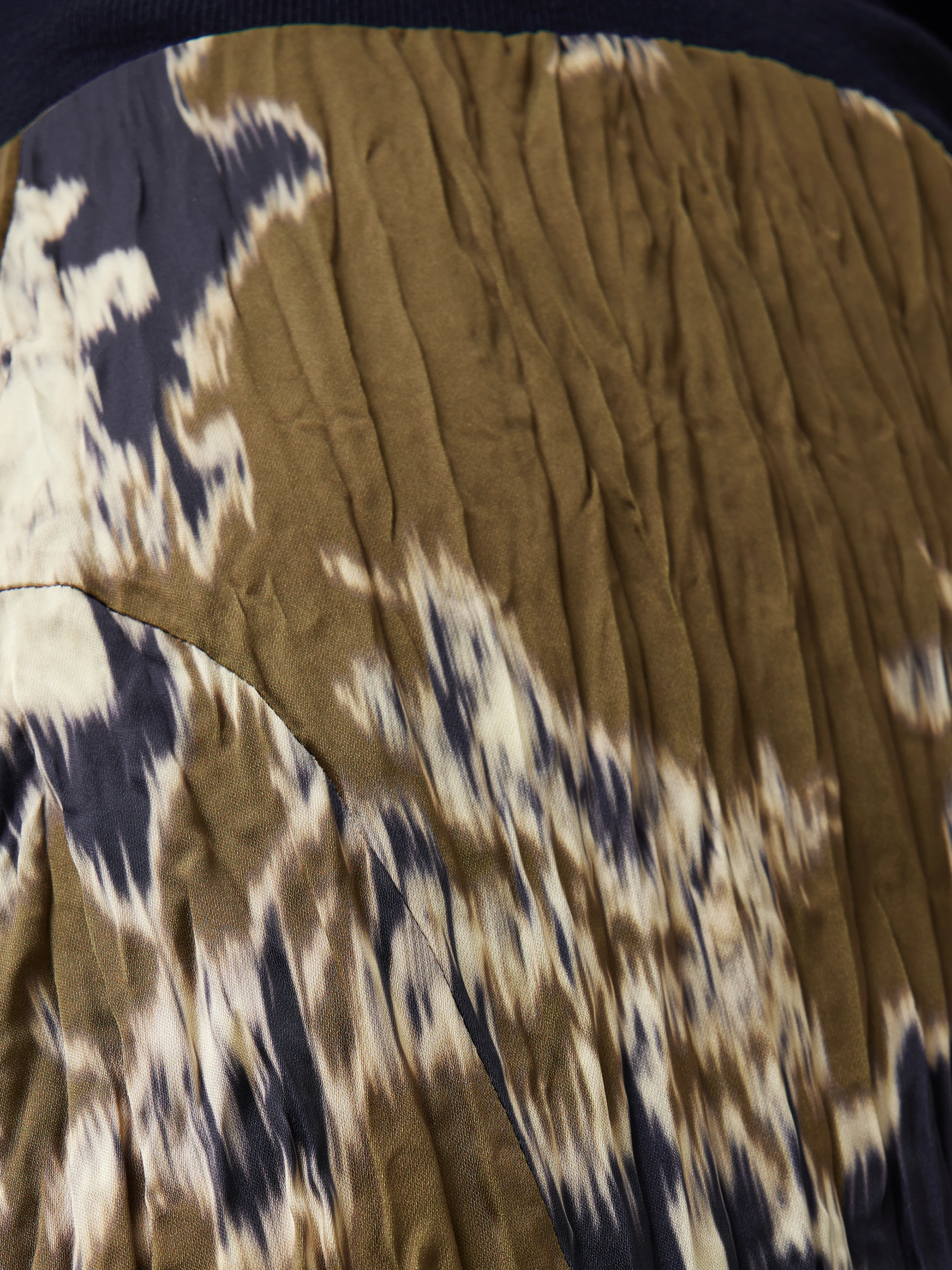 Glitched Ikat Crinkled Skirt | Green - Image 7