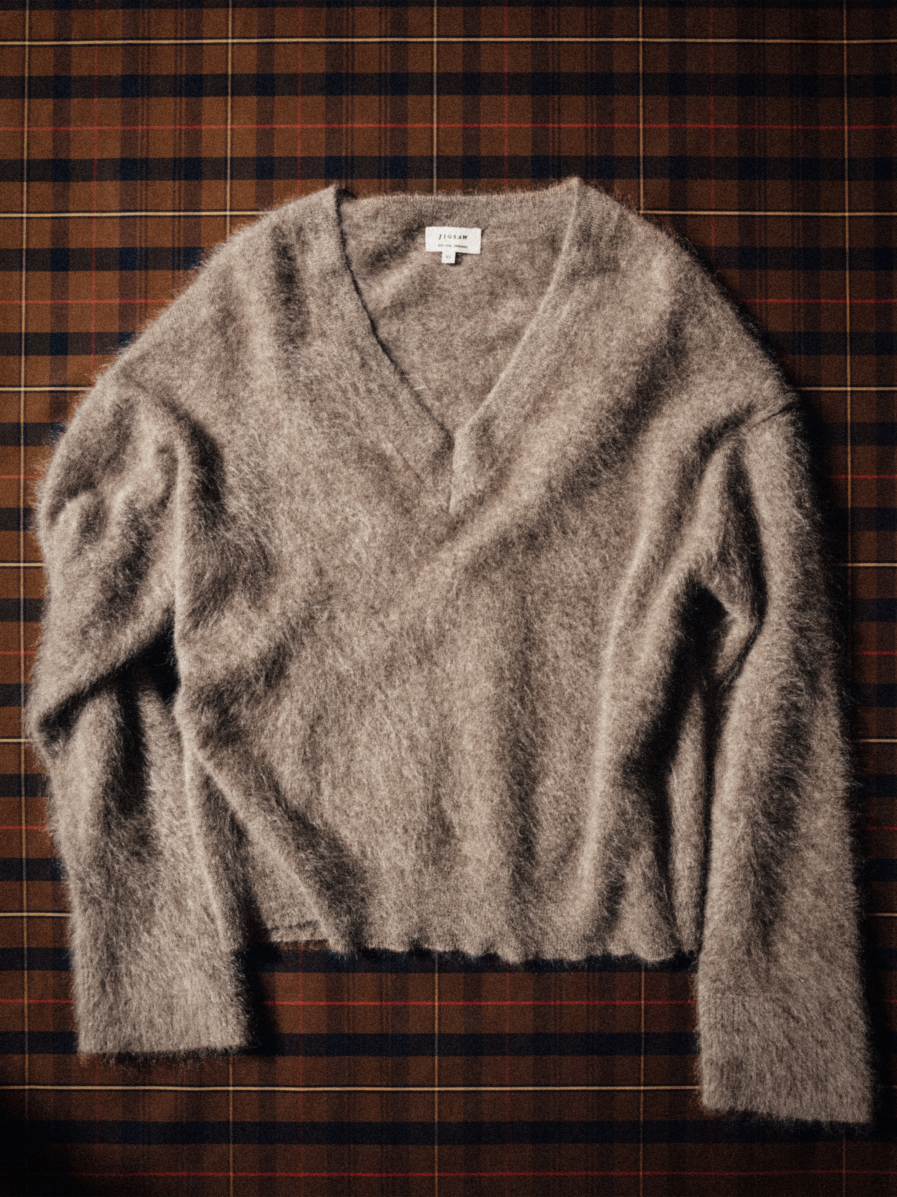 Halo Cashmere V Neck Jumper | Taupe - Image 2
