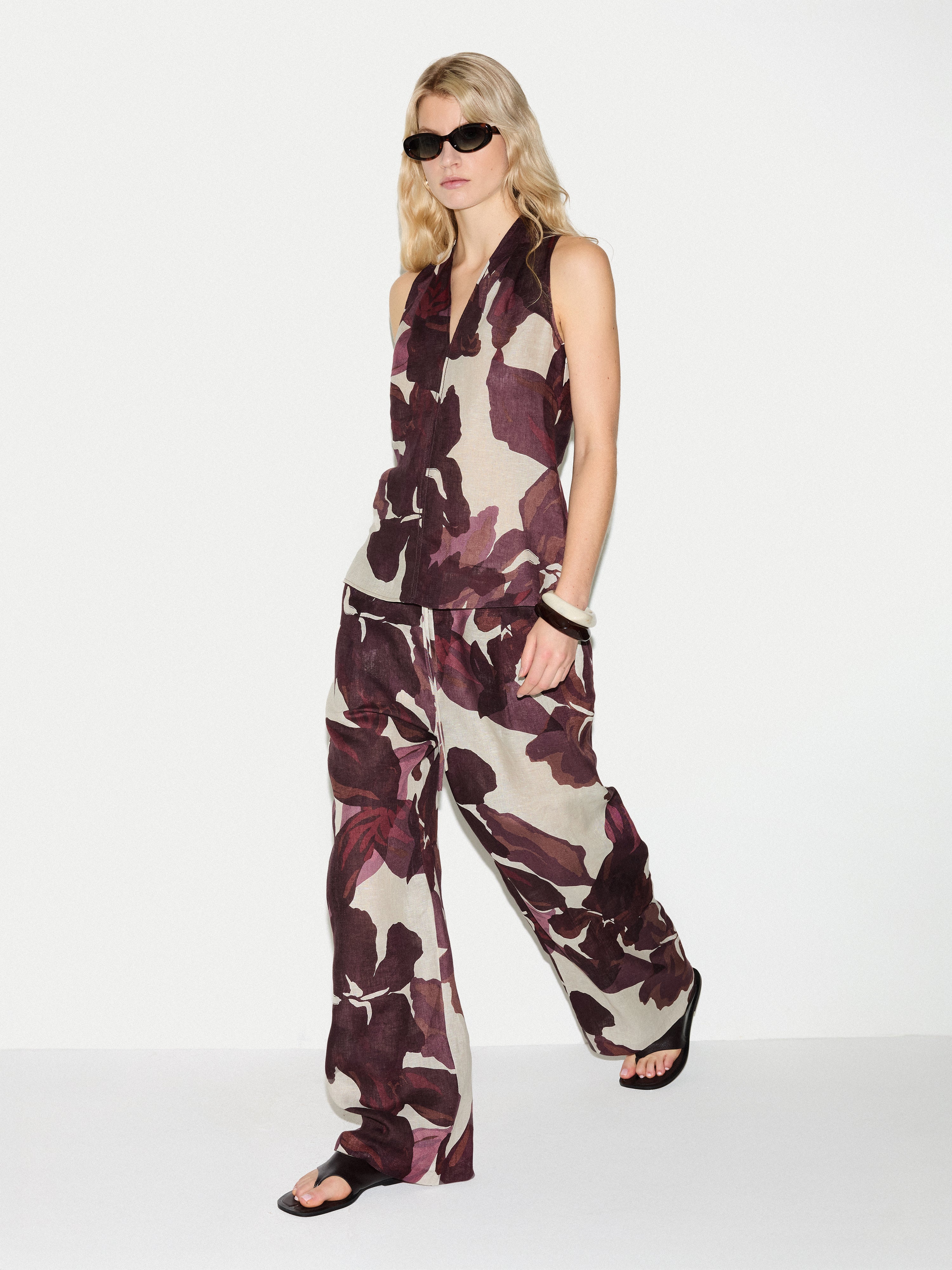 Iris Leaf Linen V Neck Top | Burgundy - Image 3