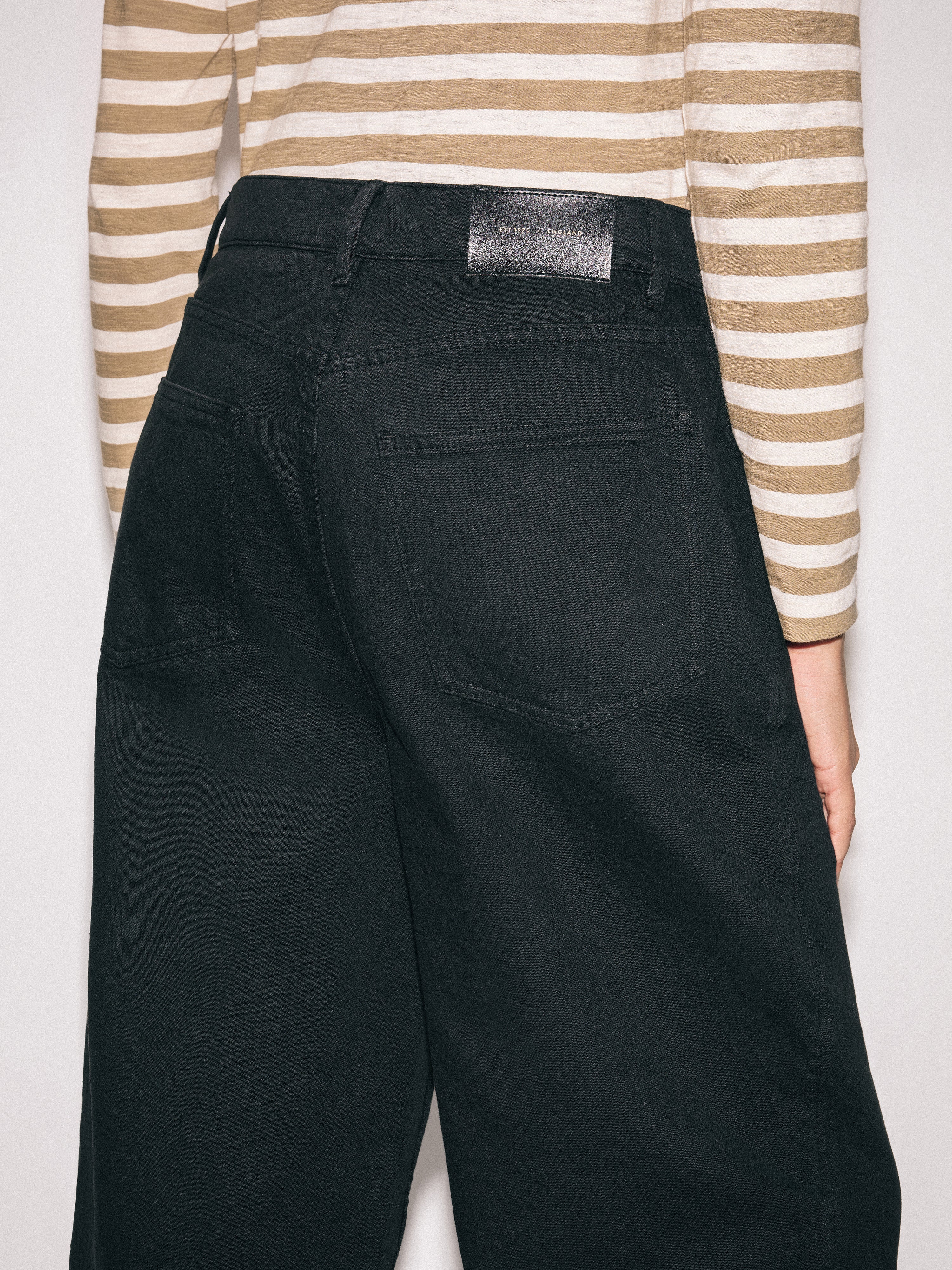 Kensington Barrel Leg Jean | Black - Image 6