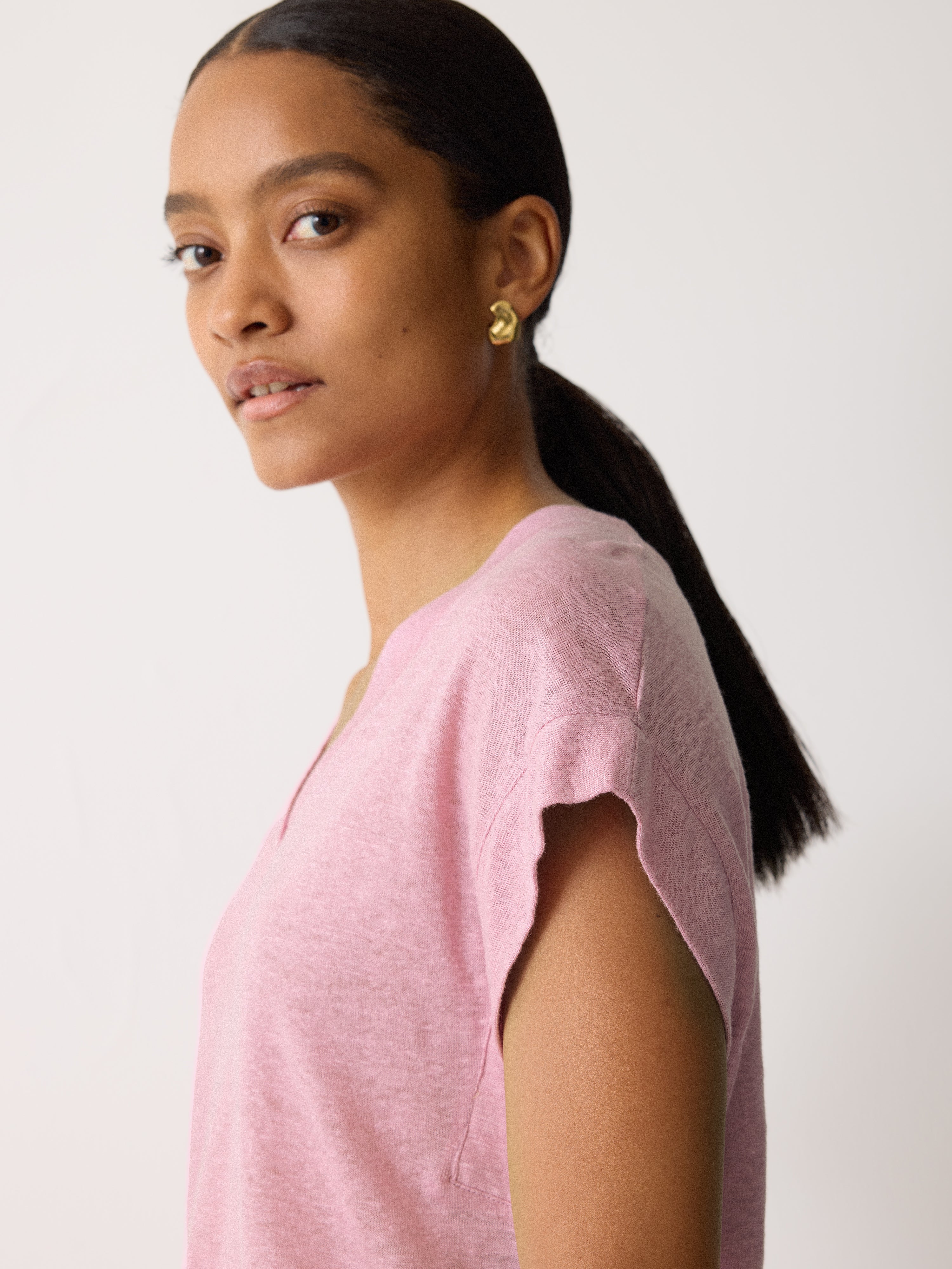 Linen V Neck Tee | Pink - Image 3
