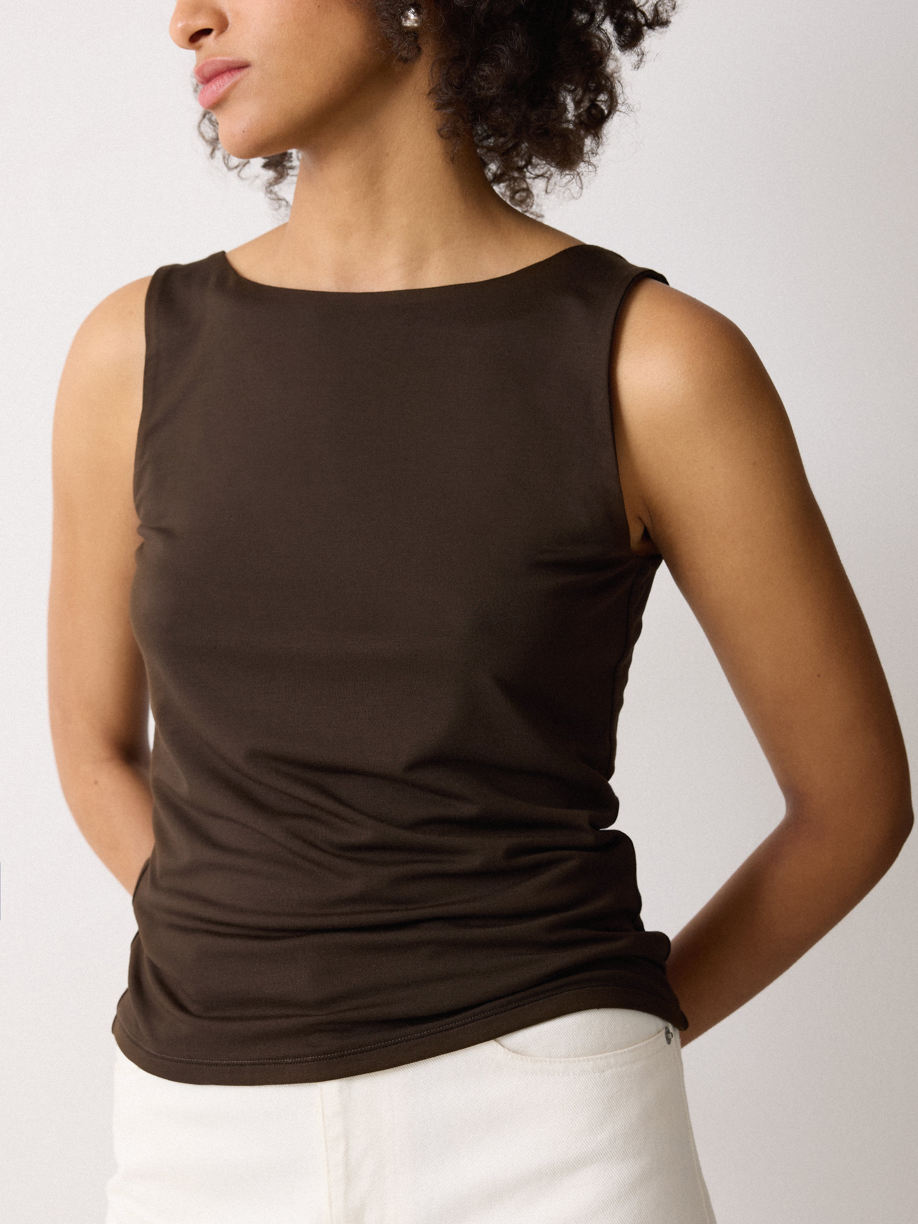 Straight Neck Vest | Brown - Image 3