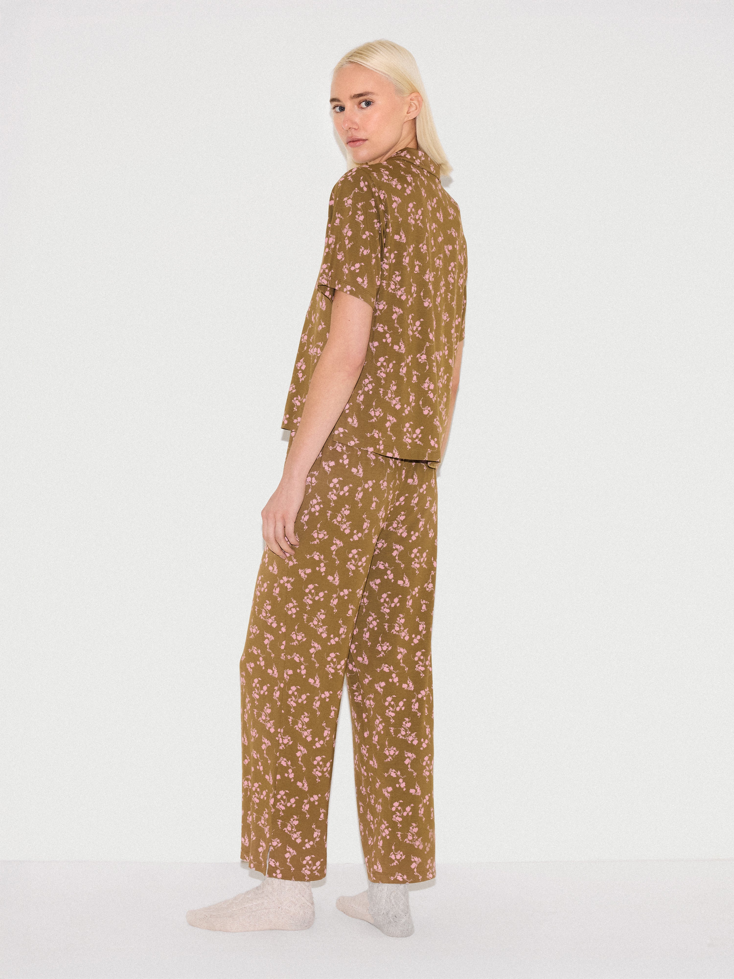 Swirl Posy Cropped Pyjama | BROWN - Image 4
