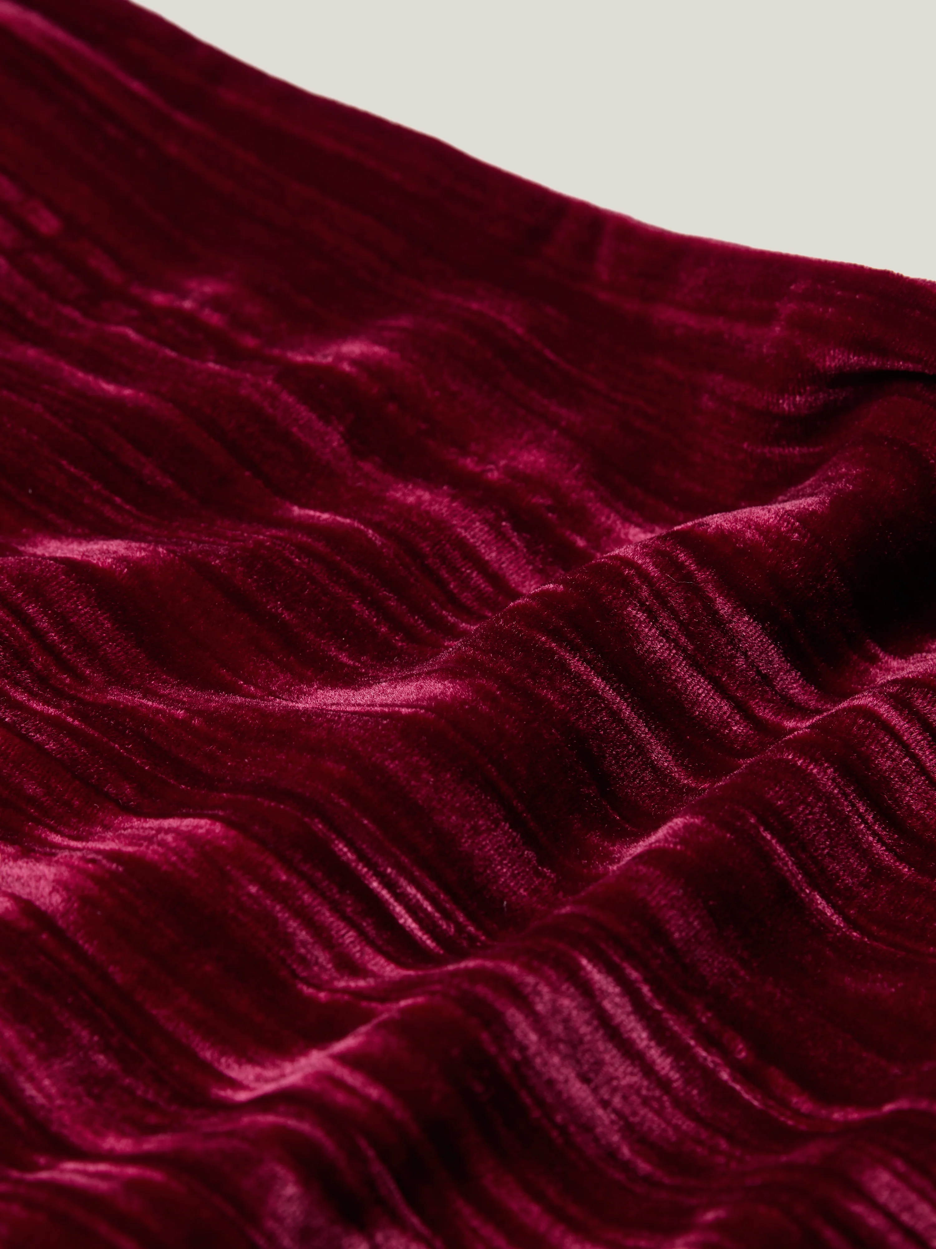 Velvet Plisse Scarf | Red - Image 3