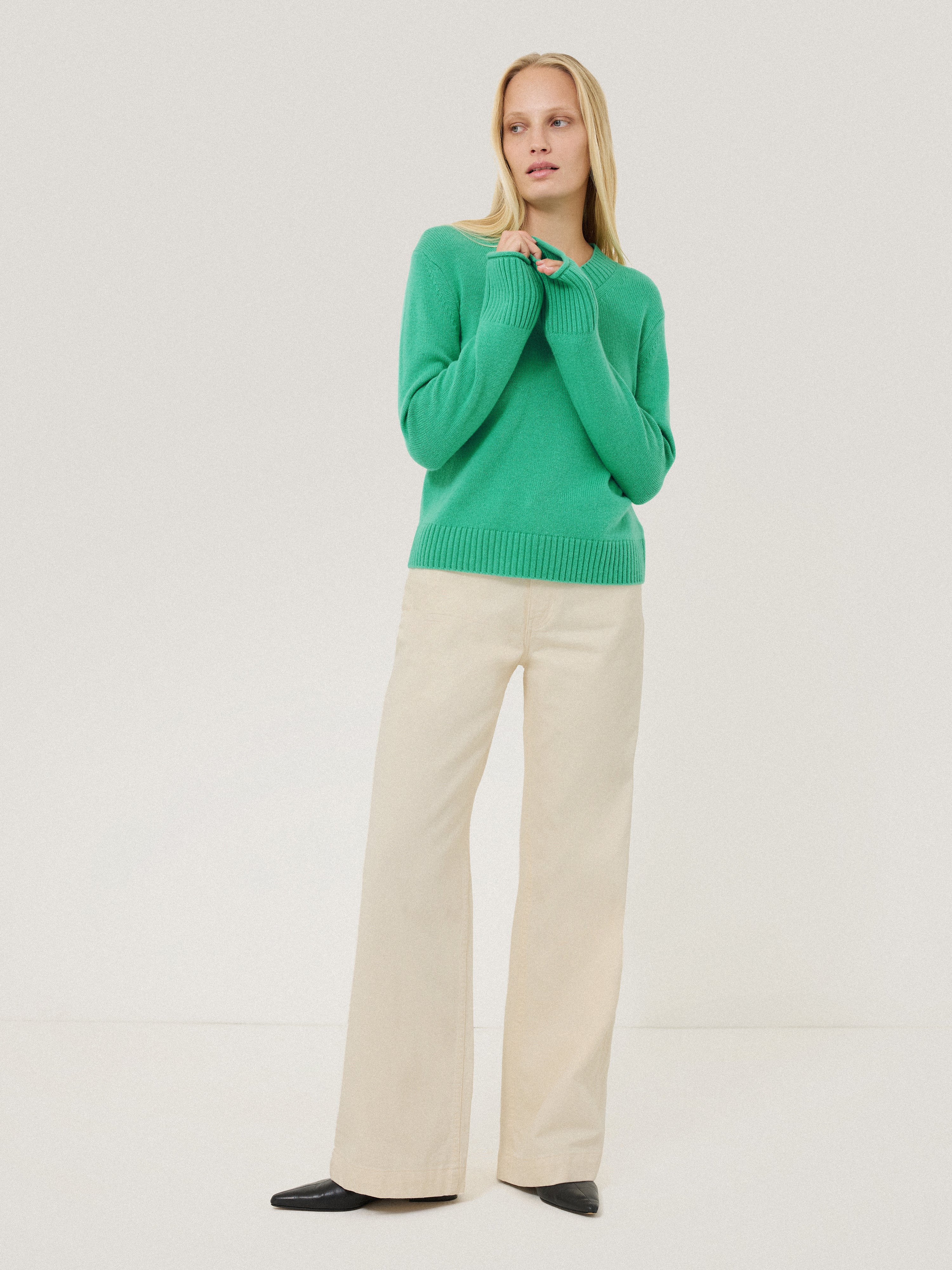 Wool Cashmere Blend V Neck | Green - Image 3